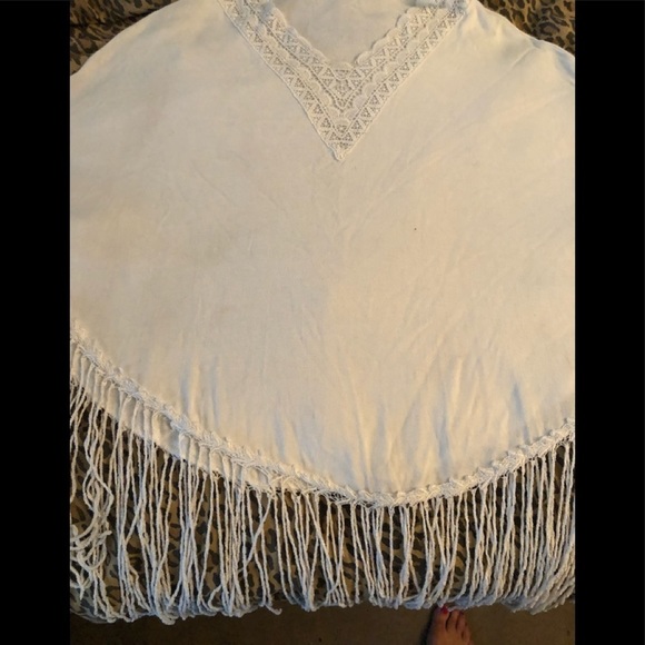 XCVI large white knit poncho with fringe & sleeves fits med-XL - Picture 11 of 11